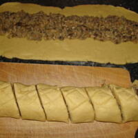 Paszteciki pieczone z kapusta i pieczarkami