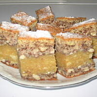 Orzechowiec z marmoladką jabłkową