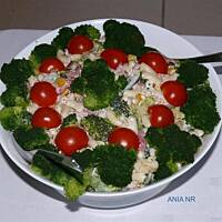 Sałatka z makaronem i brokułem  wg Różyczki