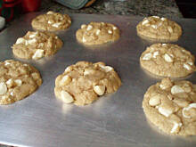 Fot. olenka_chicago, Ciastka z biala czekolada i makadamia orzechami