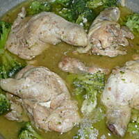 Udka w marynacie czosnkowo-imbirowej z brokułami