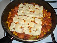 Fot. tomgart_1, Parówki w sosie pomidorowym z serem