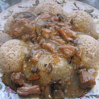 Kasza z sosem mięsno-pieczarkowym