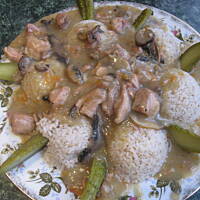 Kasza z sosem mięsno-pieczarkowym