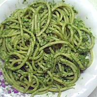 spaghetti ze szpinakiem i sosem serowym