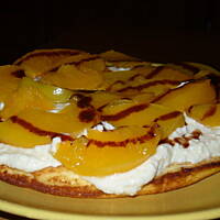 Omlet z owocami i serkiem