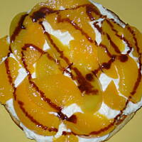 Omlet z owocami i serkiem