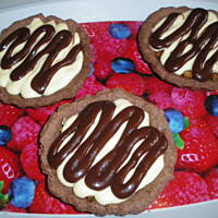 tartaletka z orzechami kremem i karmelem