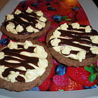 tartaletka z orzechami kremem i karmelem