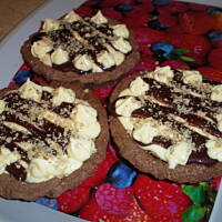 tartaletka z orzechami kremem i karmelem