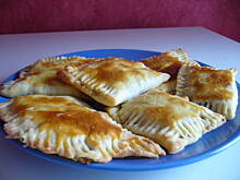 Fot. Halaa, Paszteciki z ciasta francuskiego z pieczarkami