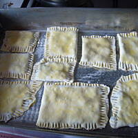 Paszteciki z ciasta francuskiego z pieczarkami