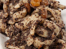 Fot. Wkn, Kluski z makiem i bakaliami