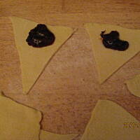 Delikatne i kruche rogaliki z powidlami