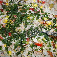 sałatka z ryżem tuńczykiem i warzywkami