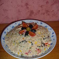 sałatka z ryżem tuńczykiem i warzywkami