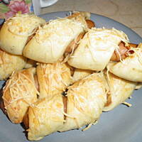 paluchy drożdżowe z parówkami