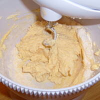 Ciasto z czekoladowo-orzechową bezą