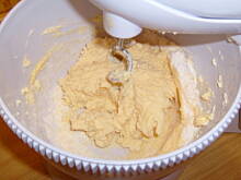 Fot. DorDa, Ciasto z czekoladowo-orzechową bezą