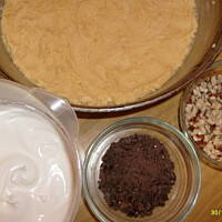 Ciasto z czekoladowo-orzechową bezą