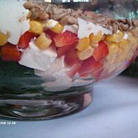 Sałatka brokułowa warstwowa