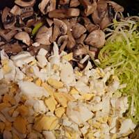 Sałatka z pieczarkami i jajami