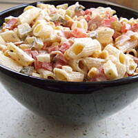 Sałatka z Makaronem i Papryką