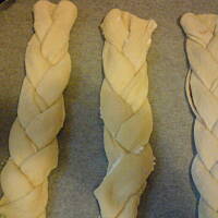 Drożdżowe warkoczyki