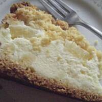 Sernik z ananasem pod bezową kołderką