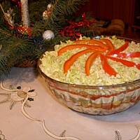 Kebabowa sałatka z piersi kurczaka warstwowa