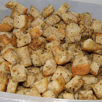 Grzanki ziołowe do zup i sałatek