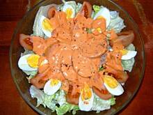 Fot. till, Sałata lodowa z tuńczykiem i  sosem 1000 wysp