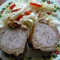 Biała kiełbasa w mięsnym płaszczyku