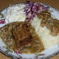 Żeberka na pieczarkowej pierzynce wg Różyczki