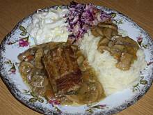 Fot. niebieska-różyczka, Żeberka na pieczarkowej pierzynce wg Różyczki