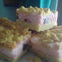 Ciasto kruche z pianką i owocami