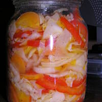 Sałatka warzywna bez octu do słoików