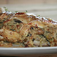 Pieczony karp nadziewany pastą rybno -pieczarkową