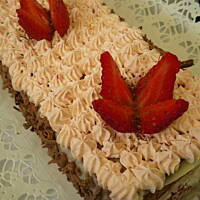 rolada czekoladowo-truskawkowa