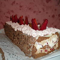 rolada czekoladowo-truskawkowa