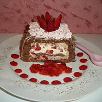 rolada czekoladowo-truskawkowa