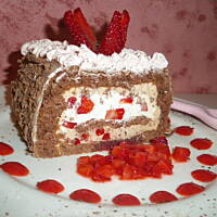 rolada czekoladowo-truskawkowa