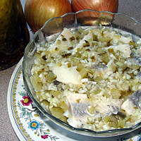 Sałatka ze śledzi i ogórków