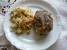 Fot. onlyred, Kotlety z kaszy i suszonych grzybów