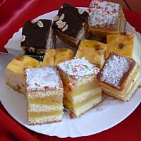 Biszkopt  z jabłkami wg Różyczki