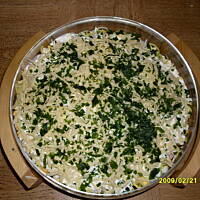 Sałatka warstwowa z cebulkami konserwowymi