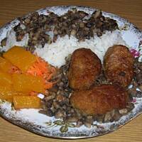 Kotlety drobiowe na pieczarkowej jarzynce Różyczki