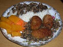 Fot. niebieska-różyczka, Kotlety drobiowe na pieczarkowej jarzynce Różyczki