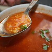 Drobiowa-ostra bardzo pomidorowa - zupa z zacierką