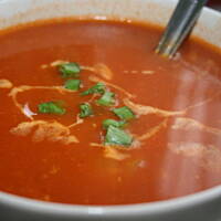 Drobiowa-ostra bardzo pomidorowa - zupa z zacierką